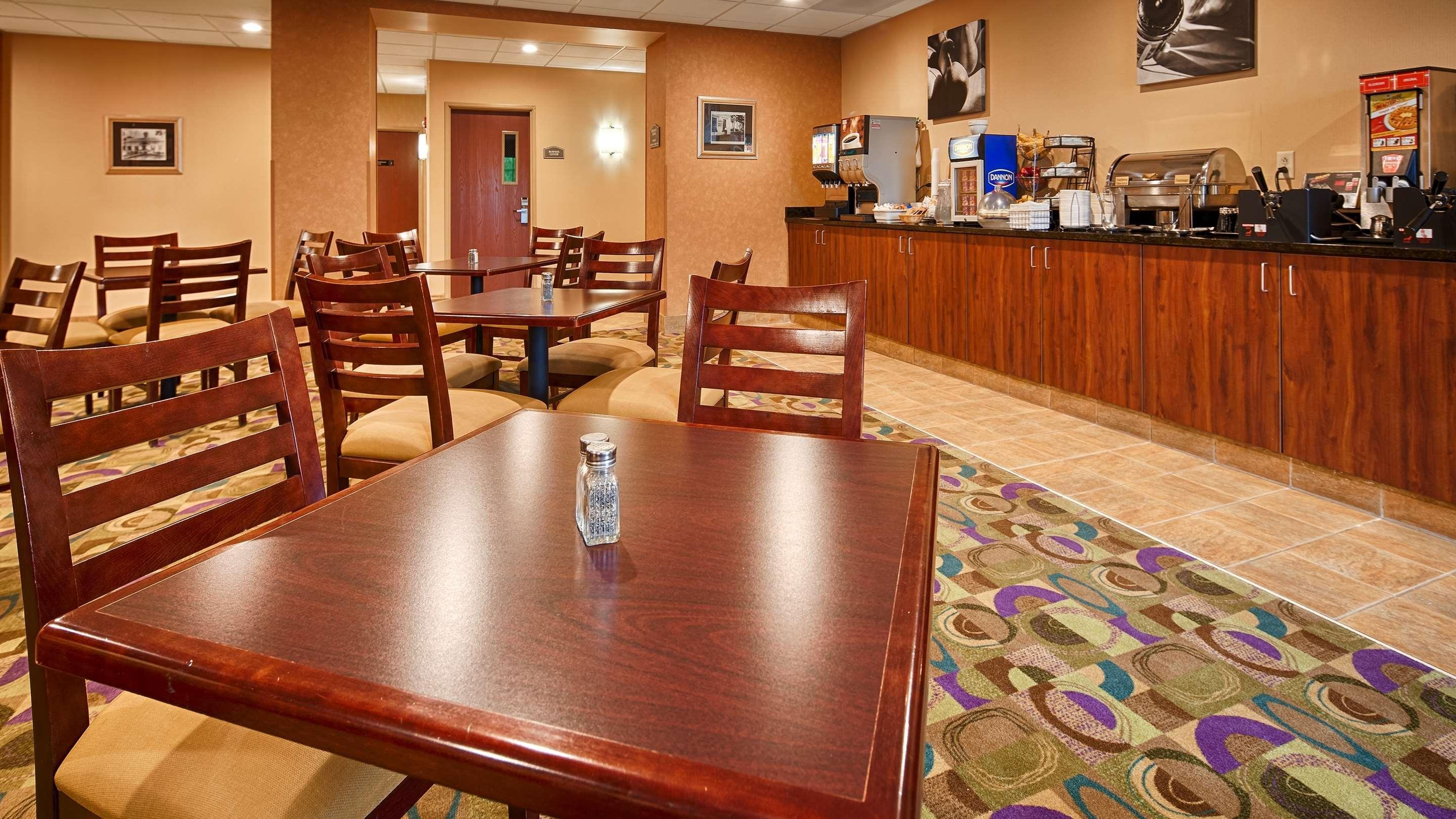 Best Western Plus Victor Inn & Suites Εξωτερικό φωτογραφία